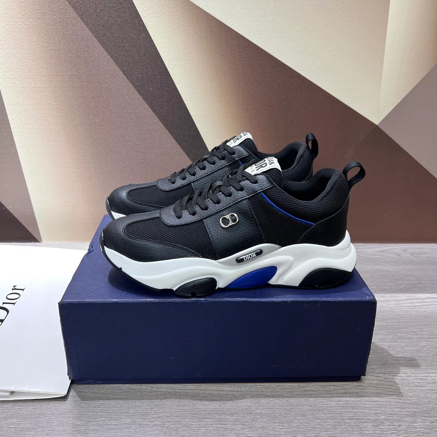 Factory price: 438💰Original Dior quality.~ Unique modern style sneakers. 🏃A must-have casual shoe for trendy men😍😍 Imported cowhide fabric, sheepskin foot pads (refuse to discolor and grind feet) soles: Original soles specially provided by the original factory, French lazy style design ⚠️Fit to the feet, original quality, super comfortable original soles. It’s like shooting the real thing🎬The real thing is better, high-quality sneakers, men’s shoe size: 38-44, (45 can be customized)